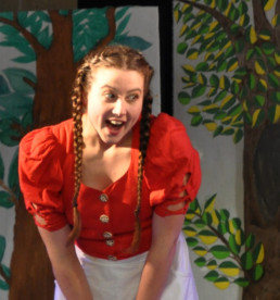 Rotkäppchen auf der Bühne im Theater im Palais